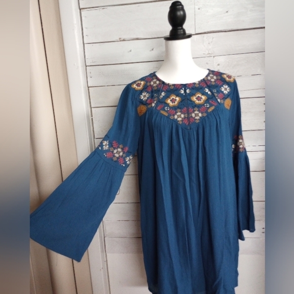 Blue Rain Francesca's Size Small Mini Dress Or Long Shirt Blue Floral Boho - Picture 1 of 12